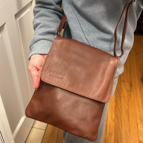 ✨ VERA PELLE ✨ Cognac Brown Leather Flap Adjustable Crossbody Bag Purse - Picture 10 of 10